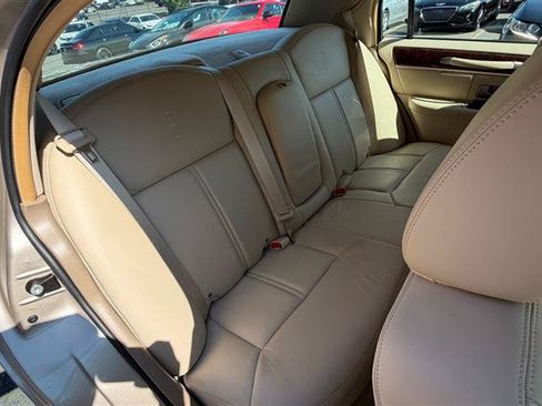 Used 2011 Lincoln Town Car Signature Limited RWD image 19