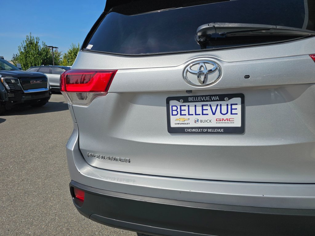 Used 2019 Toyota Highlander XLE AWD/4WD image 16