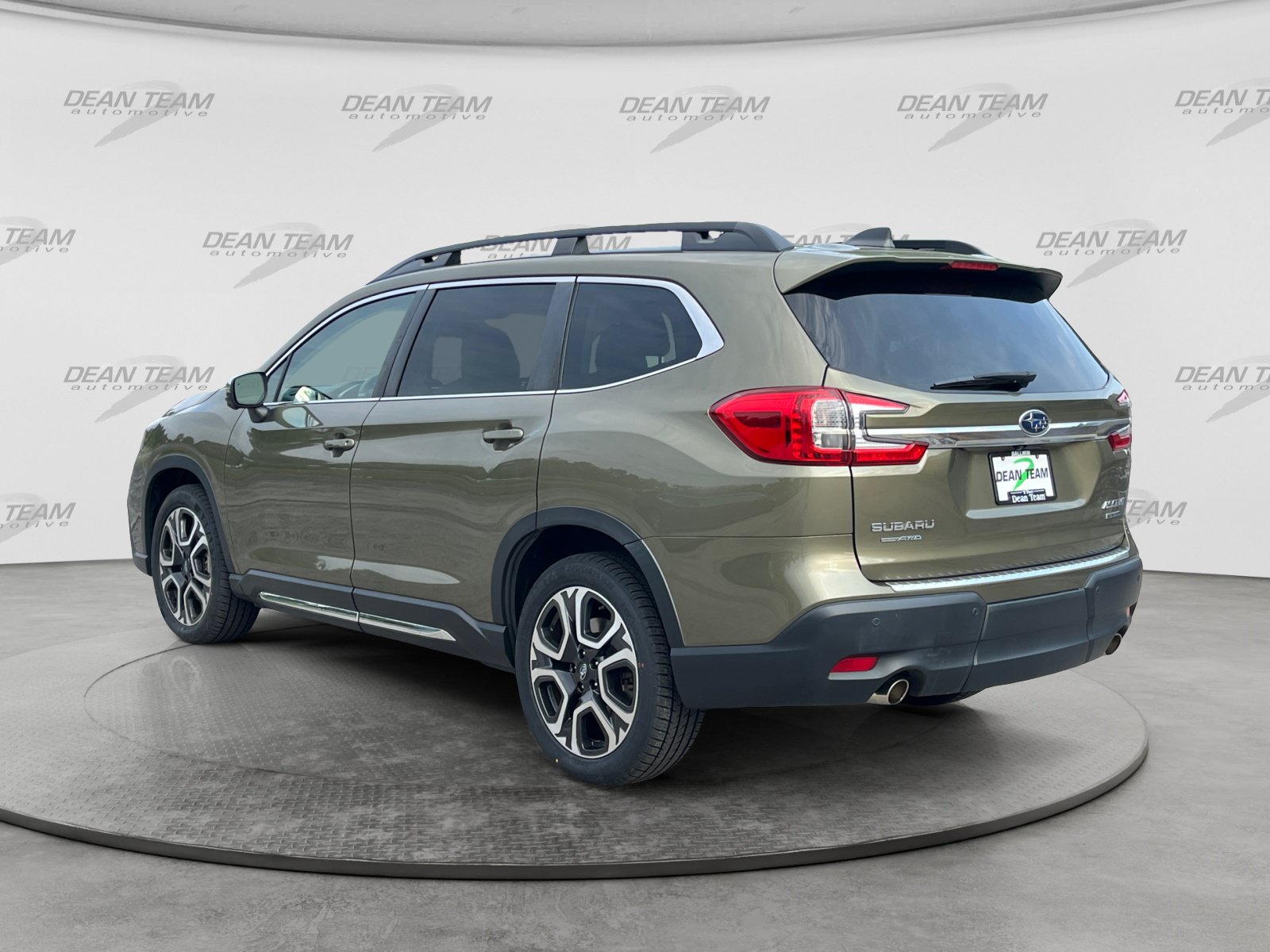 Used 2023 Subaru Ascent Limited w/ Technology Package AWD/4WD image 6