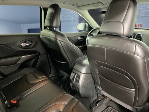 Used 2019 Jeep Cherokee Latitude Plus w/ Comfort/Convenience Group AWD/4WD image 13