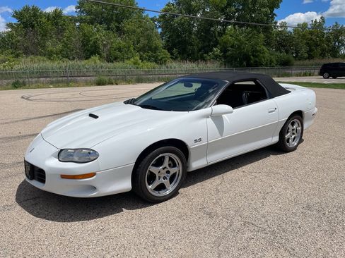 Used 2002 Chevrolet Camaro Z28 w/ SS Performance/Appearance Pkg RWD image 15