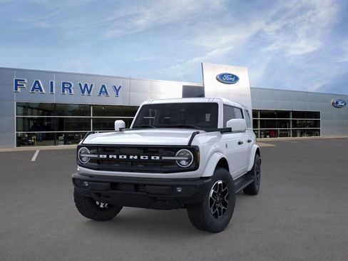 New 2026 Ford Bronco Outer Banks image 32