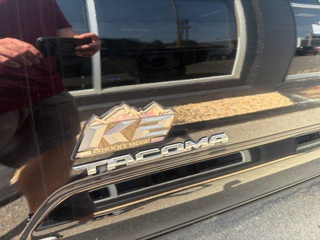Used 2019 Toyota Tacoma SR5 AWD/4WD image 5