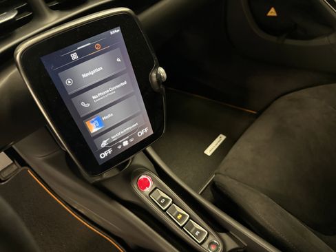 Used 2023 McLaren Artura image 16