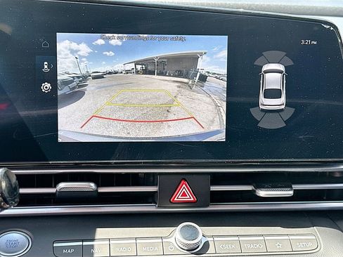 Used 2024 Hyundai Elantra Limited FWD image 14