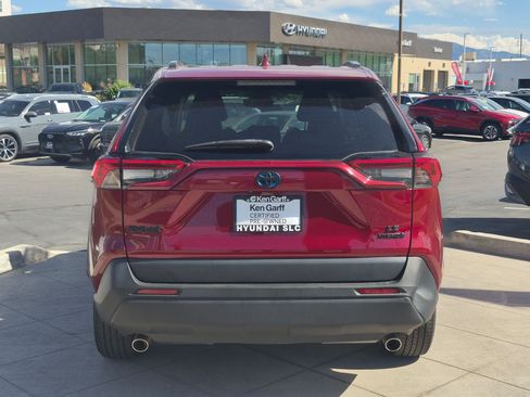 Used 2024 Toyota RAV4 LE AWD/4WD image 5