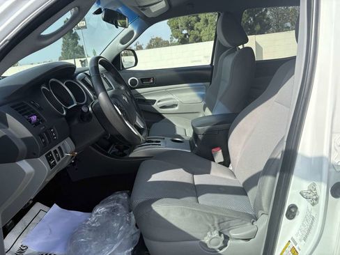 Used 2014 Toyota Tacoma PreRunner image 21