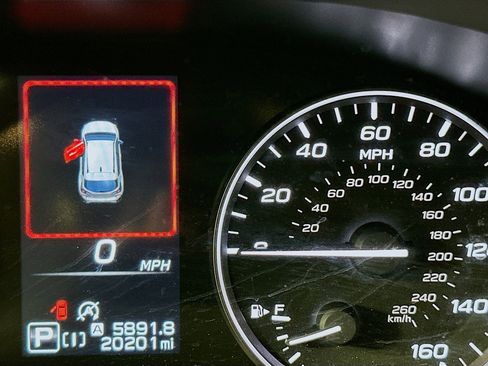 Used 2024 Subaru Crosstrek 2.0i Premium image 19