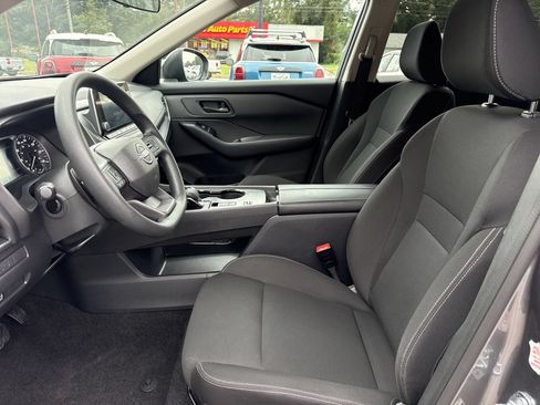 Used 2025 Nissan Rogue S FWD image 9