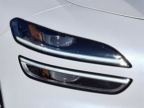 Used 2024 Genesis G70 2.5T image 10