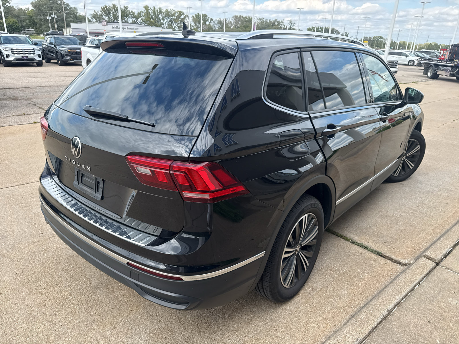 Used 2024 Volkswagen Tiguan Wolfsburg Edition FWD image 24