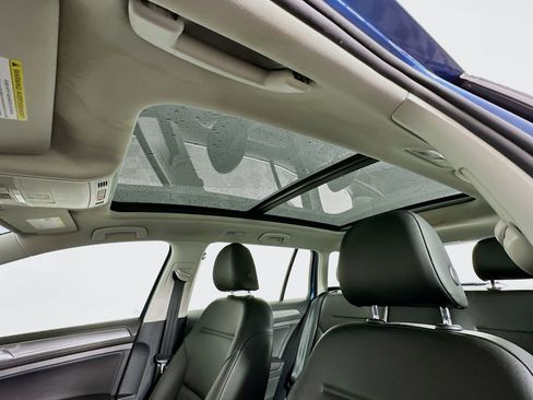 Used 2017 Volkswagen Golf Alltrack S image 23