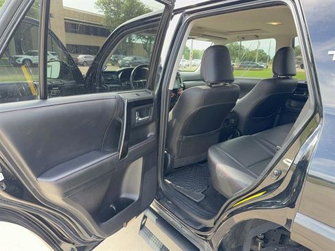 Used 2020 Toyota 4Runner TRD Off-Road Premium w/ Moonroof Package AWD/4WD image 9