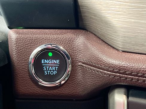 Used 2024 Ford Expedition Limited image 24