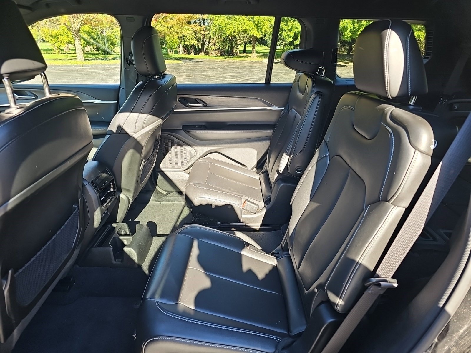 Used 2024 Jeep Grand Cherokee L Limited AWD/4WD image 15