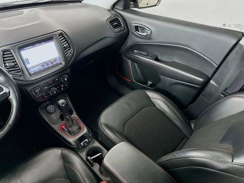 Used 2019 Jeep Compass Trailhawk w/ Cold Weather Group image 11