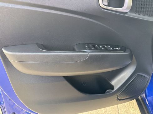 Used 2025 Hyundai Venue SEL image 10