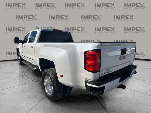 Used 2019 GMC Sierra 3500 Denali image 3