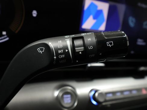 Used 2024 Hyundai Kona SEL AWD/4WD image 38