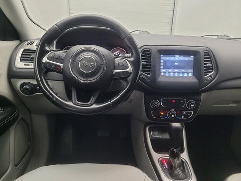 Used 2019 Jeep Compass Latitude FWD image 22