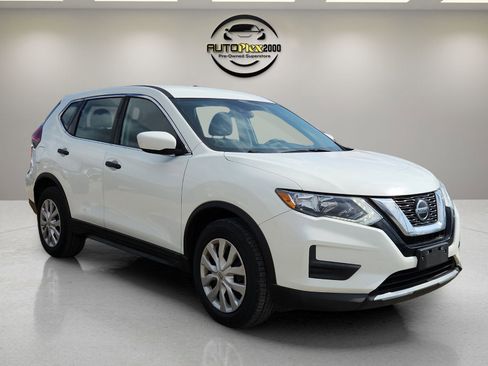Used 2019 Nissan Rogue S image 1