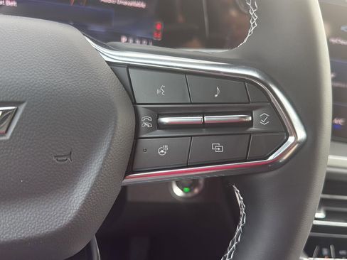 Used 2025 Chevrolet Traverse LT image 12