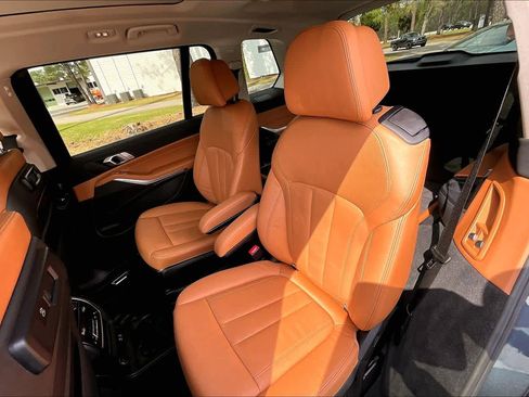 Used 2022 BMW X7 xDrive40i w/ Premium Package image 21