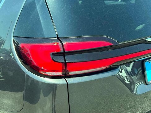 Certified 2023 Chrysler Pacifica Touring-L FWD image 11