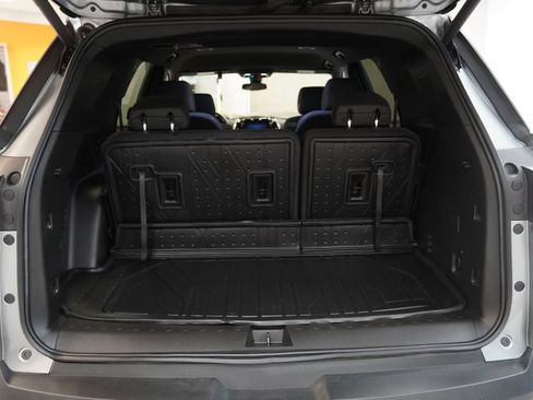 Used 2023 Chevrolet Traverse LT FWD image 13