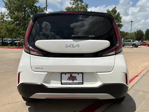 Used 2025 Kia Soul LX w/ LX Technology Package FWD image 7