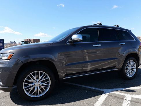 Used 2018 Jeep Grand Cherokee Summit image 4
