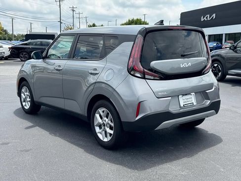 Certified 2025 Kia Soul LX w/ LX Technology Package FWD image 5