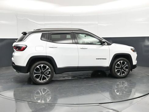 Used 2022 Jeep Compass Limited AWD/4WD image 4