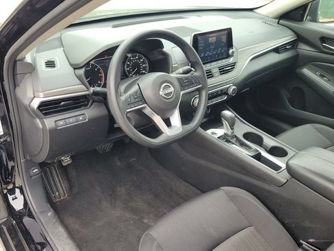 Used 2025 Nissan Altima 2.5 SV FWD image 15