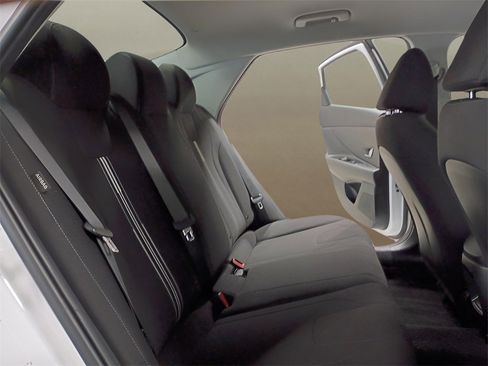 Used 2024 Hyundai Elantra SEL image 20