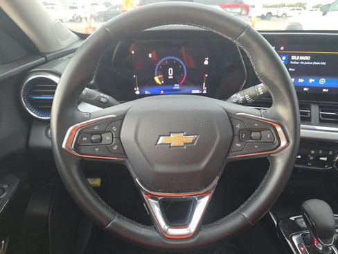 Used 2025 Chevrolet Trax LT w/ LT Convenience Package FWD image 10