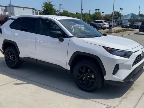 Used 2022 Toyota RAV4 LE FWD image 2