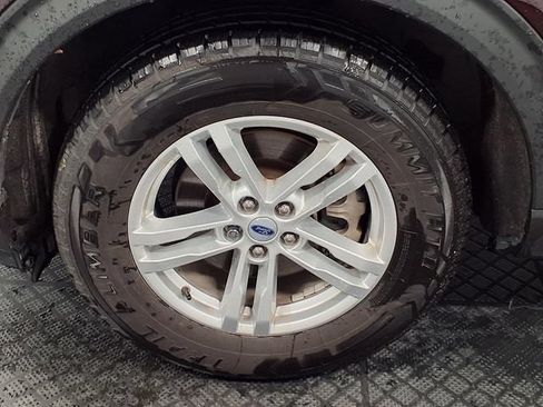 Used 2023 Ford Explorer XLT w/ Equipment Group 202A AWD/4WD image 31