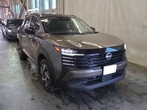 Used 2026 Nissan Kicks SV FWD image 3