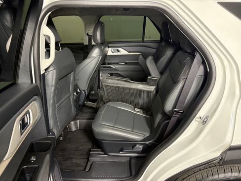 Certified 2025 Ford Explorer Active w/ Active Comfort Package AWD/4WD image 29