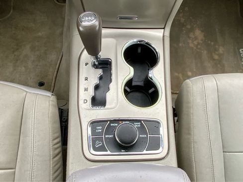 Used 2012 Jeep Grand Cherokee Laredo image 42