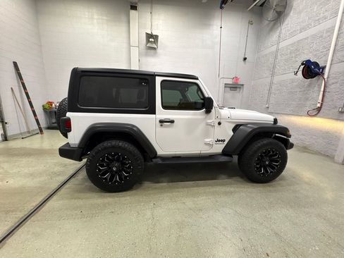 Used 2022 Jeep Wrangler Sport AWD/4WD image 3