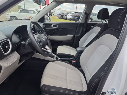 Used 2026 Hyundai Venue SEL FWD image 26
