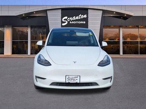 Used 2022 Tesla Model Y Long Range image 8
