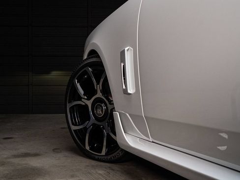 Used 2022 Rolls-Royce Phantom Sedan w/ The Phantom Package RWD image 29