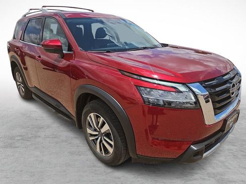 Used 2024 Nissan Pathfinder SL FWD image 1