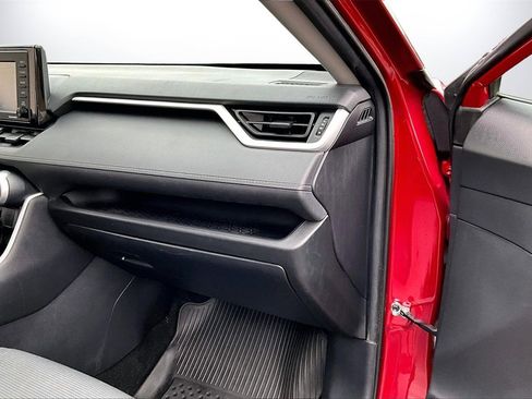 Used 2021 Toyota RAV4 LE image 17