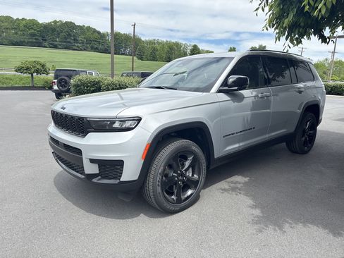 New 2025 Jeep Grand Cherokee L Altitude image 8