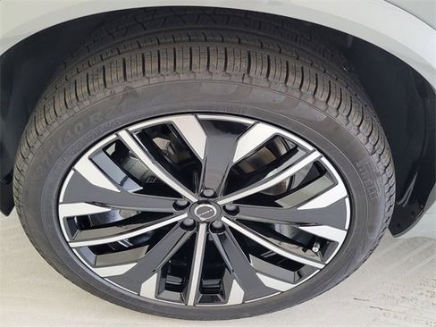 New 2026 Volvo XC90 B6 Plus w/ Protection Package Premier image 17