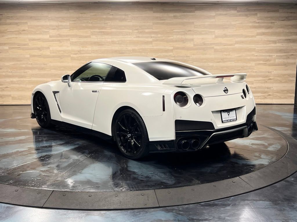 Used 2020 Nissan GT-R Premium AWD/4WD image 8